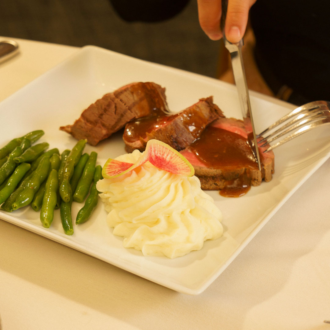 snow crab omelet at Cottonwood Grille
